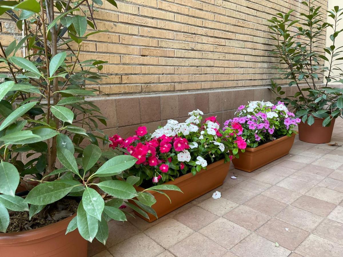 Flowers In Roma Exterior foto